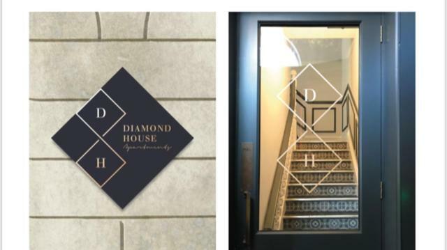 Diamond House Apartments Лъндъндери Екстериор снимка